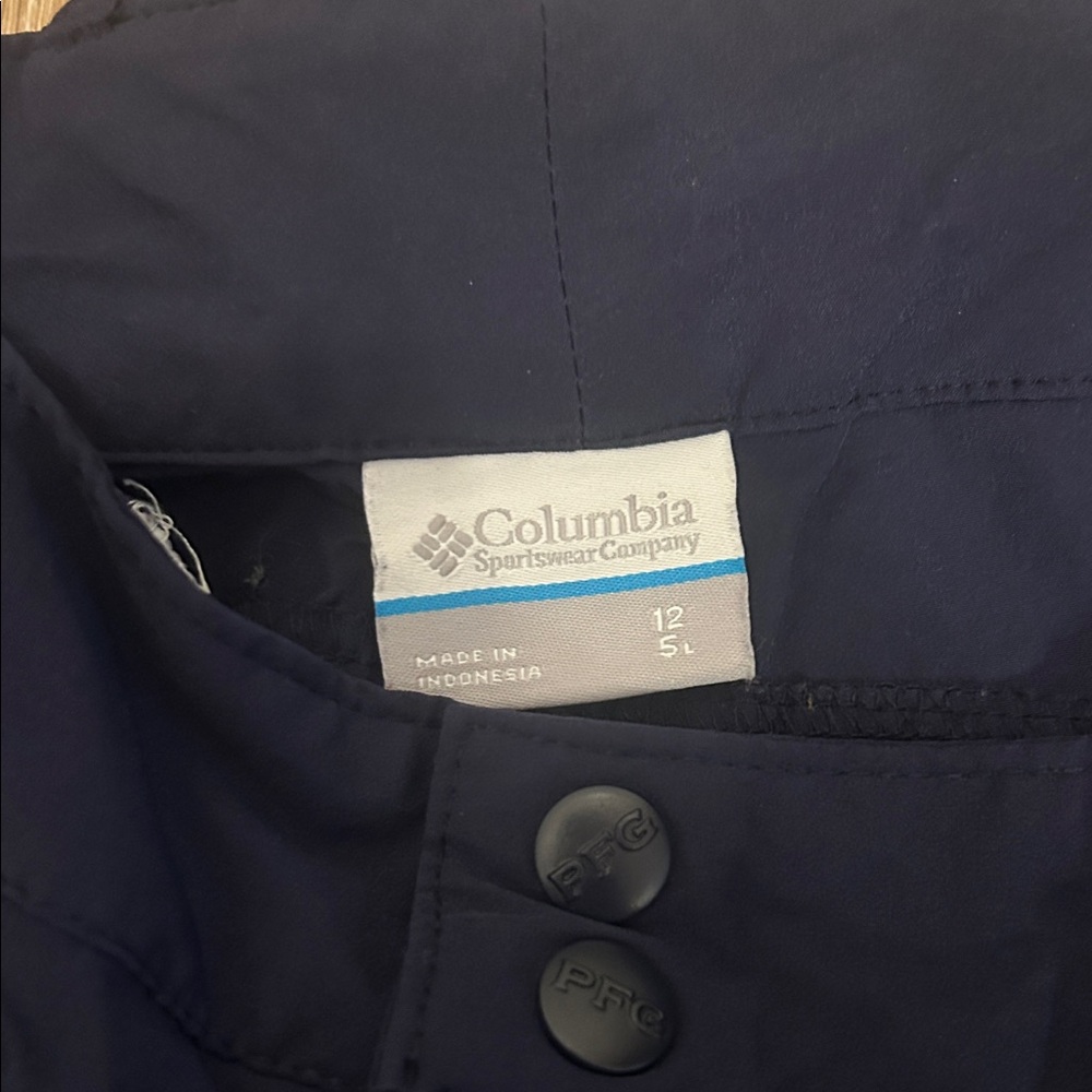 Columbia Women's Navy Shorts - Picture 2 of 5